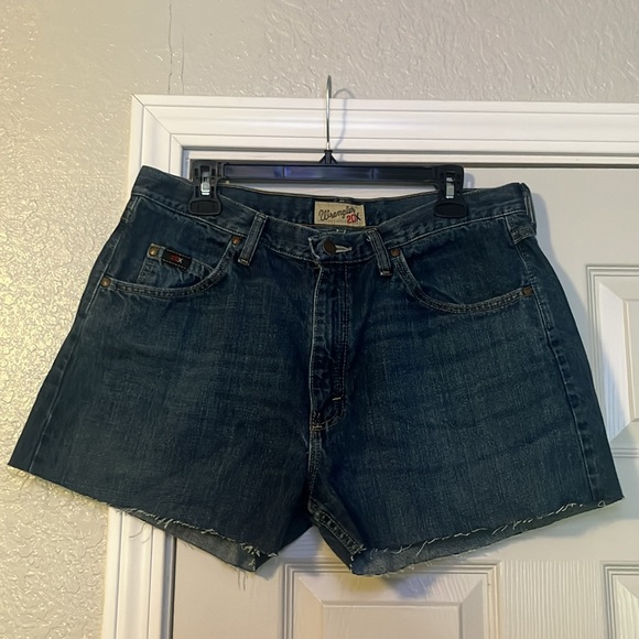 Denim Shorts ♻️👖 - Picture 4 of 9